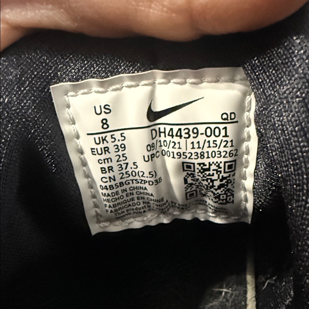 Nike Men's Black Sneakers - Picture 3 of 5